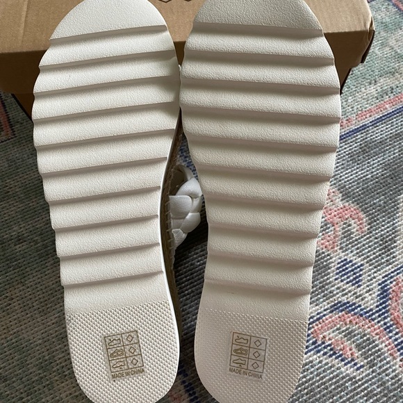 Sandals - Picture 4 of 7